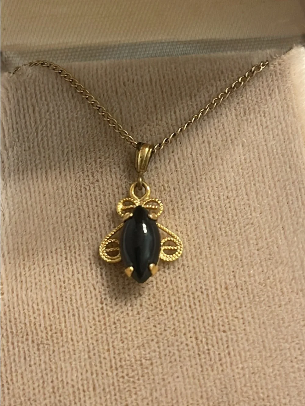 MAUI DIVERS HAWAII Gold Vintage Pendant Necklace with Coral Stone